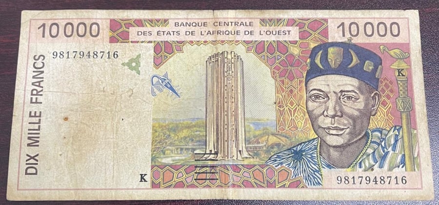 10 الاف فرنك البنك المركزي لدول وسط افريقيا