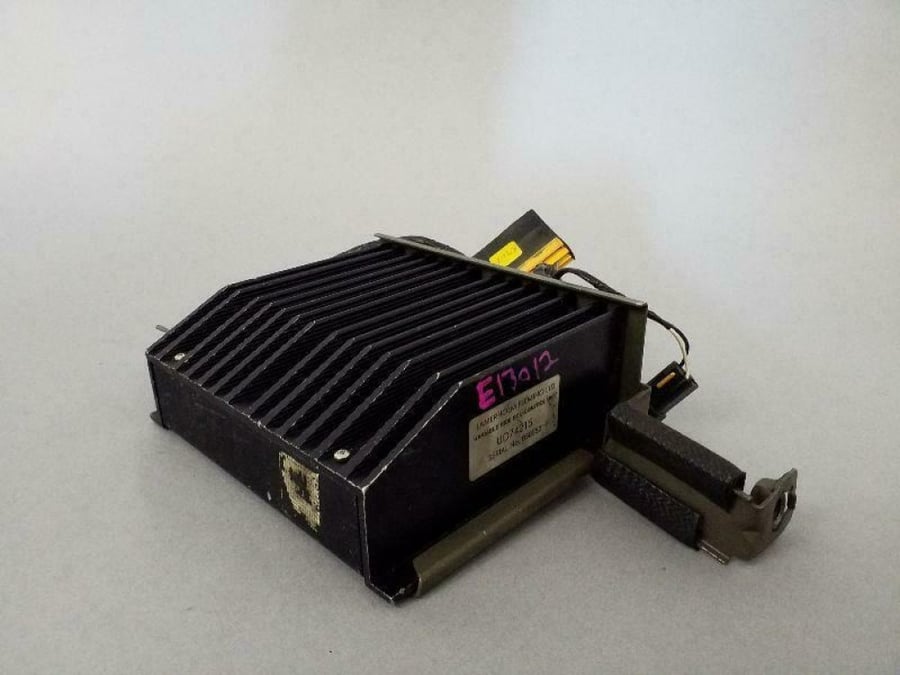 كمبيوتر وحدة التحكم بالقيادة بنتلي 1996 مستعمل رقم UD74215