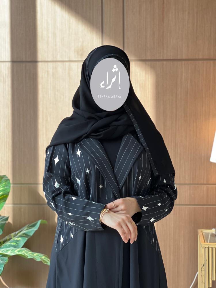 عباية كريب مع تطريز يدوي