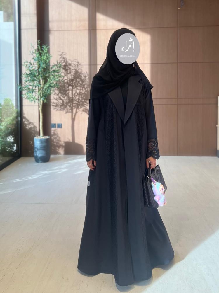 عباية كريب مع دانتيل