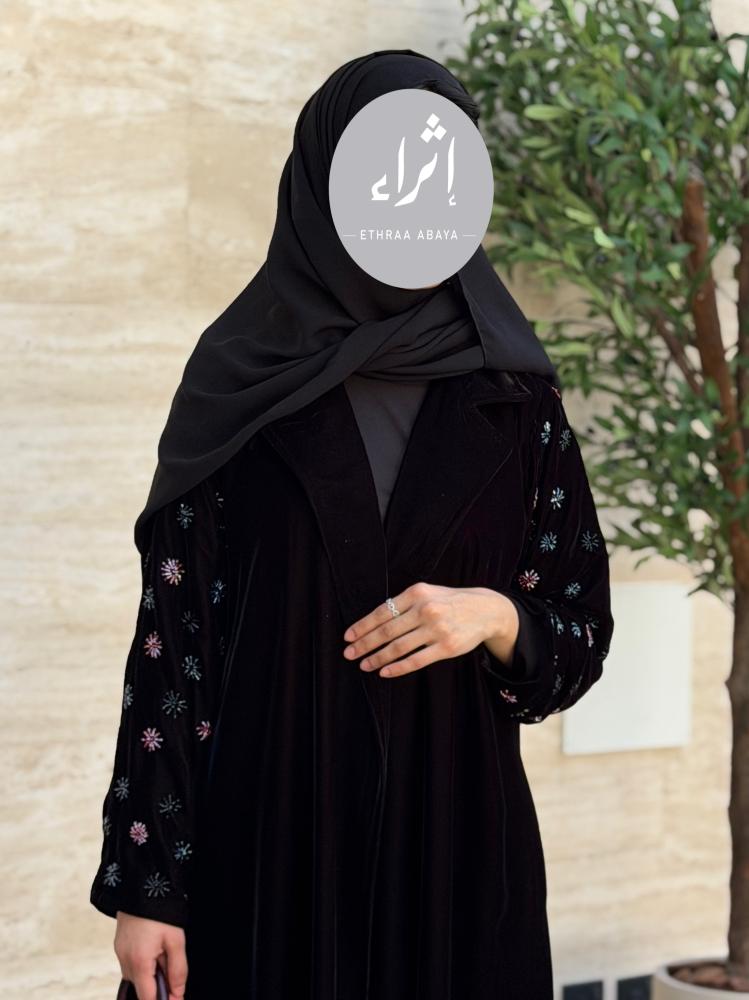 عباية مخمل مع شك يدوي