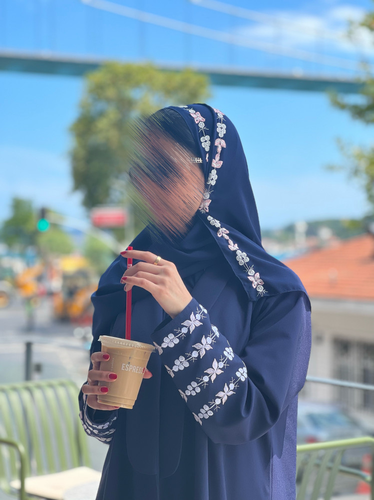 عباية كريب مع تطريز اكمام