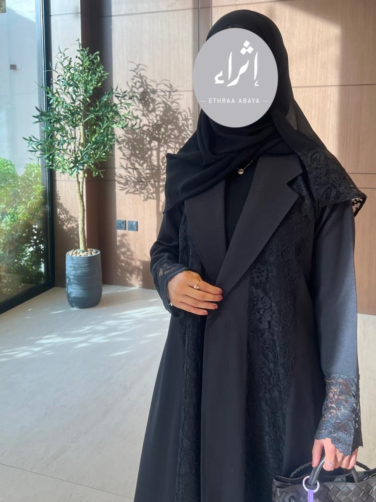 عباية كريب مع دانتيل