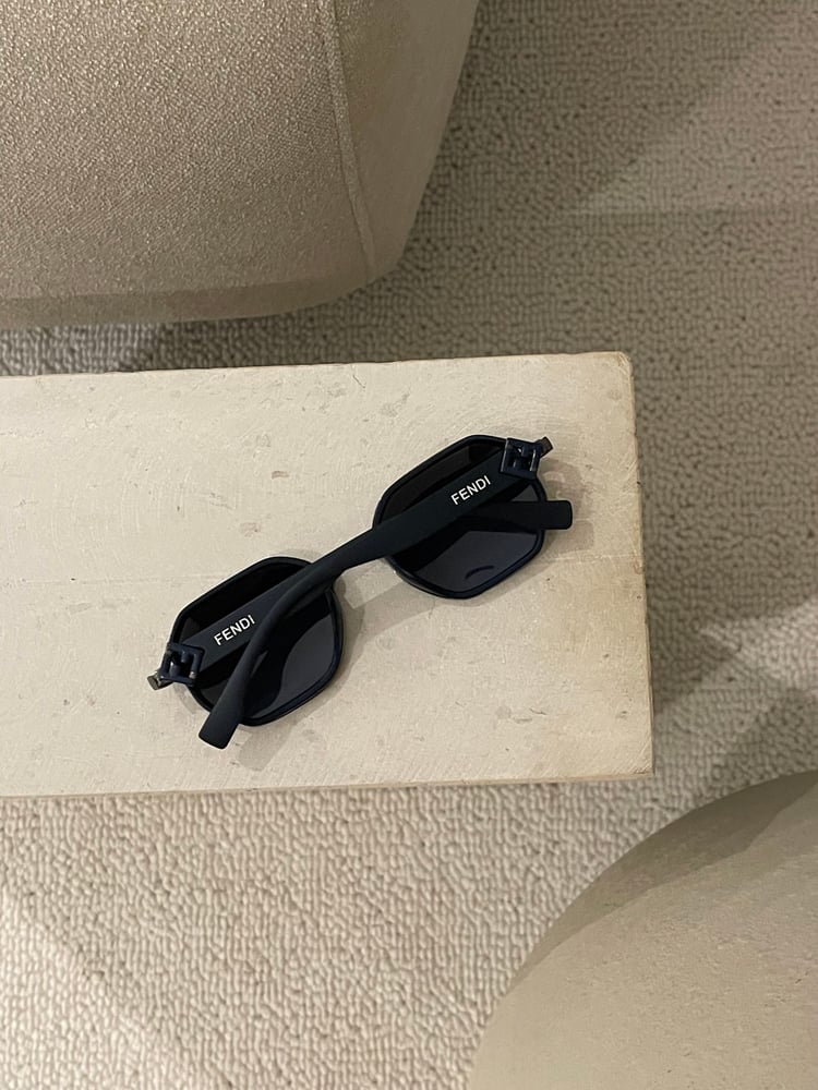 نظارة FENDI 10