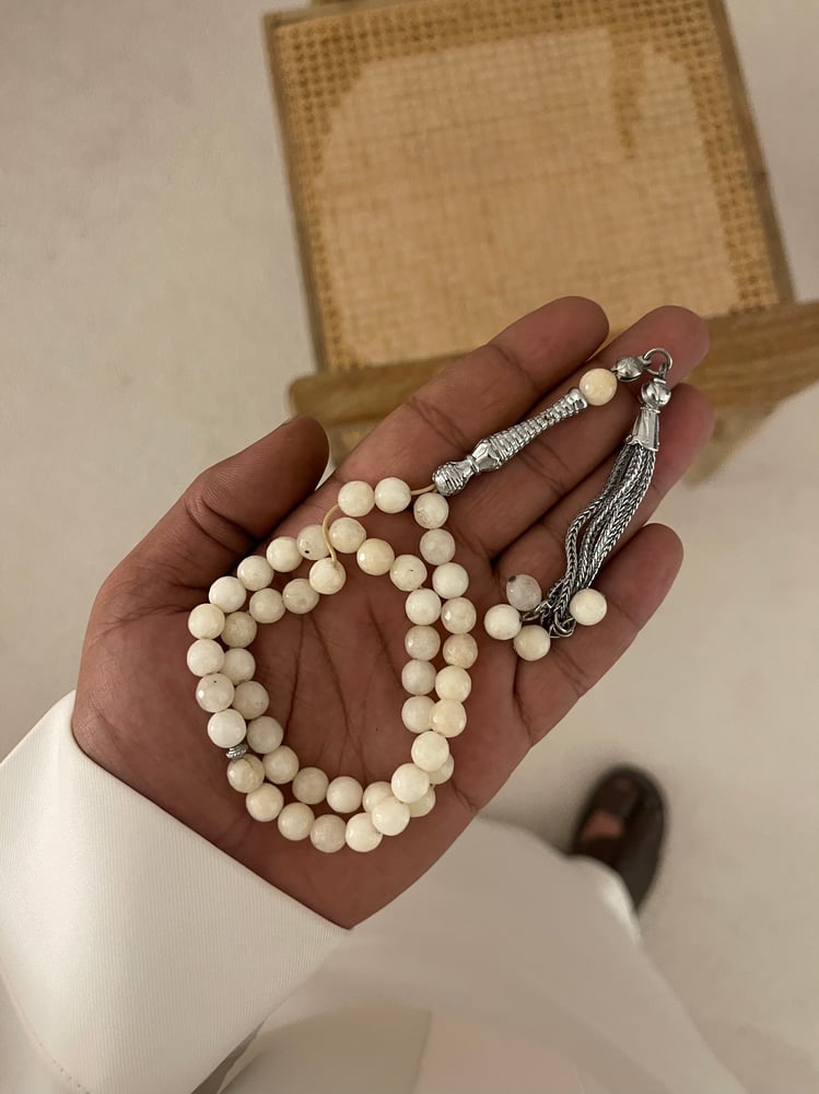 سبحة بحجر صغير