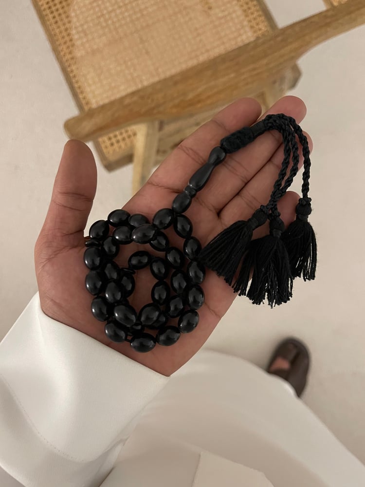 سبحة الخيوط السوداء
