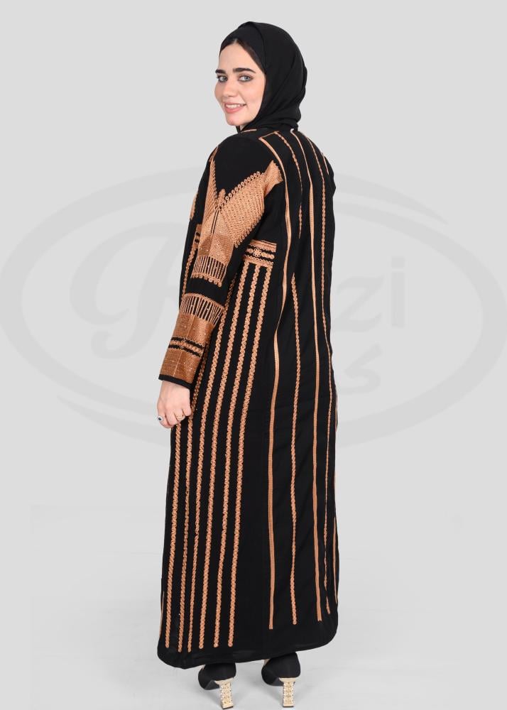 جلابية بالهوية التراثية السعودية