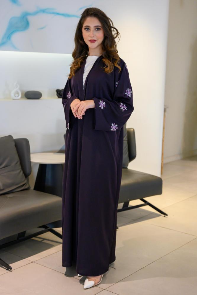 عبايه بنفسجي بتطريز أنيق على الاكمام