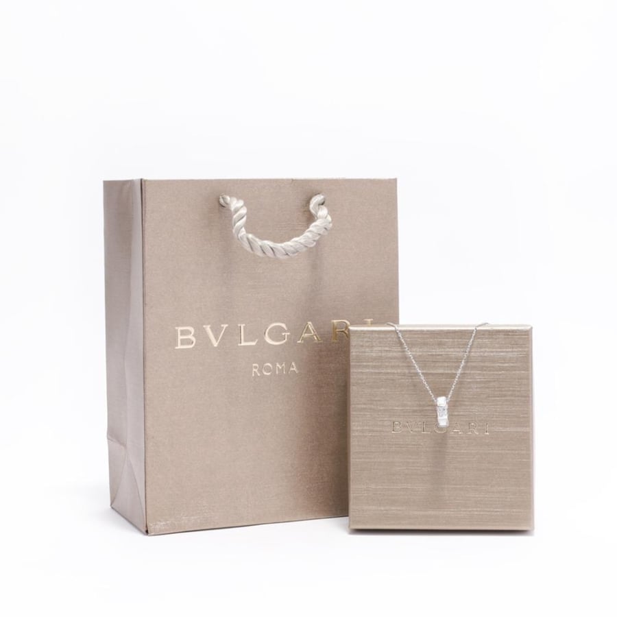 1V Monogram pattern engraved chain bracelet