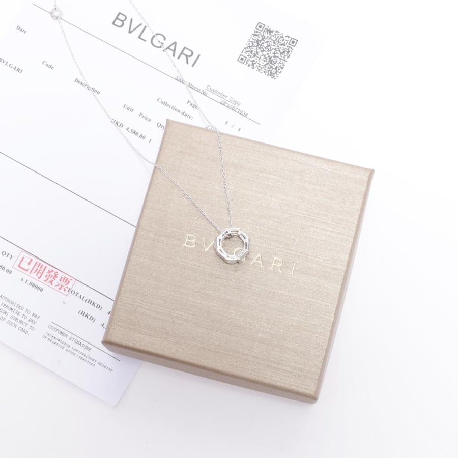 1V Monogram pattern engraved chain bracelet