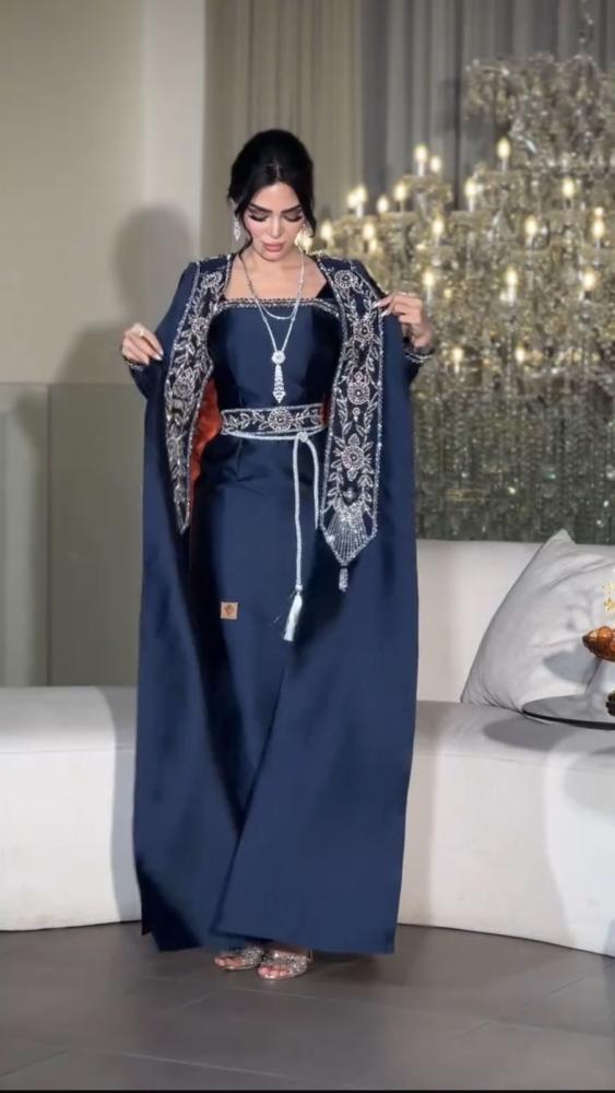جلابية ملكي فاخر باللون الكحلي