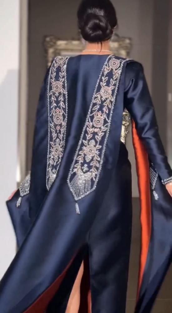 جلابية ملكي فاخر باللون الكحلي