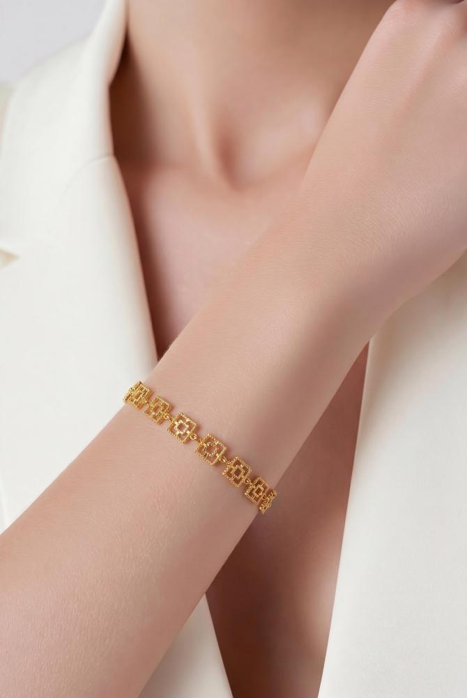 Square-shaped bracelet, 21-karat