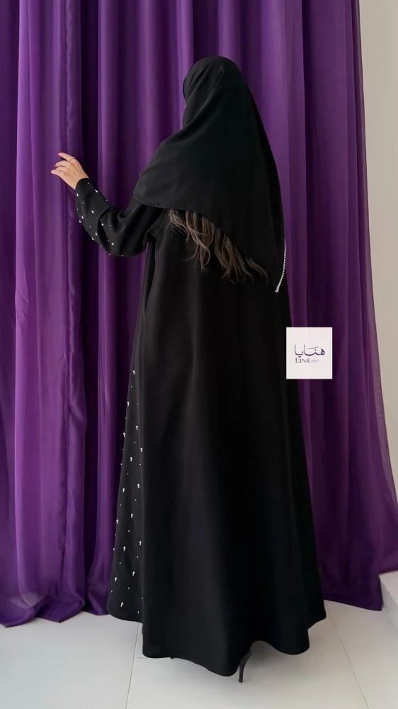 عباية ليلى بقماش كريب ملكي مزينه بلؤلؤ منثور