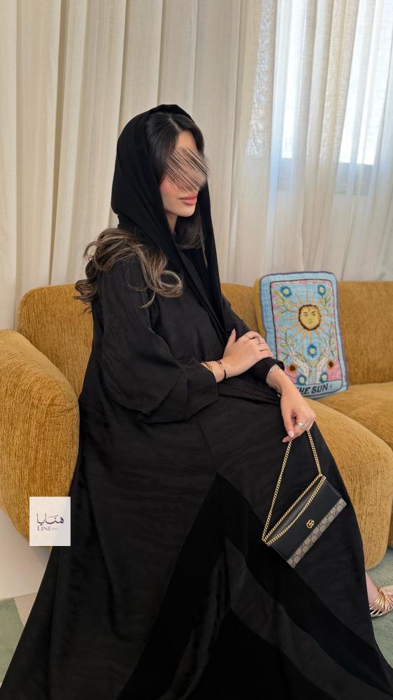 عباية عبير بقماش جاكار ارتي مع تدخيلات من الجوانب سراميك اسود