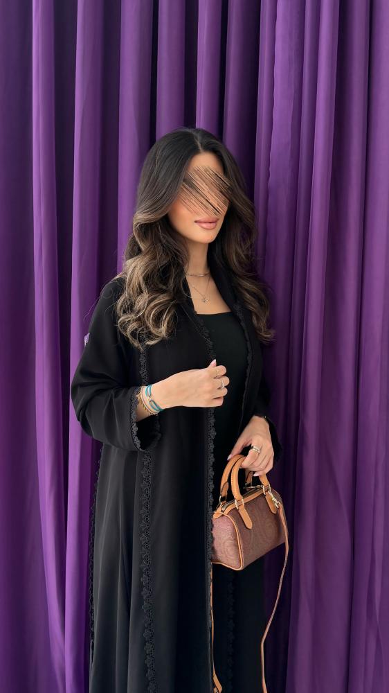 عباية تغريد بقماش كريب ملكي مع كلفه