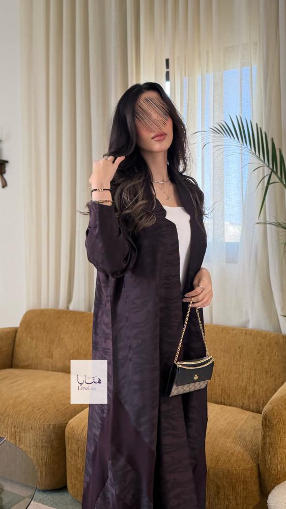 عباية عبير بقماش جاكار ارتي مع تدخيلات من الجوانب سراميك موف