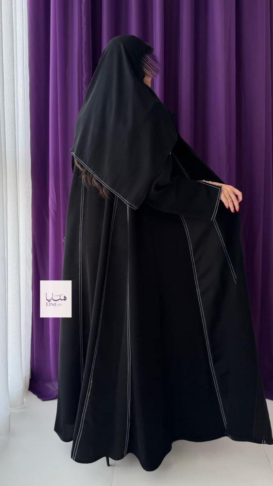 عباية طيف بقماش كريب سيراميك مزينه بخطوط بيضاء