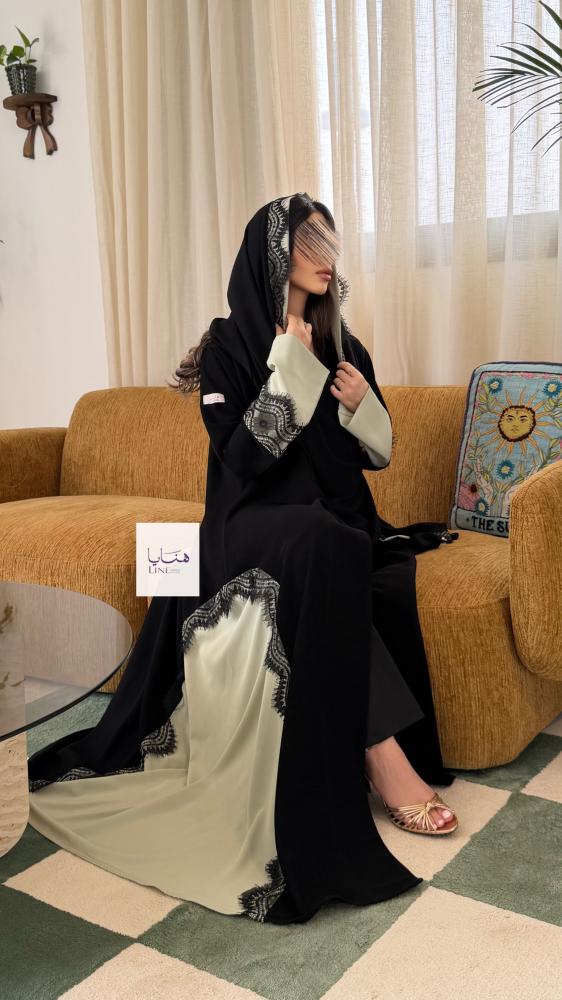 عباية مزهره بقماش كريب ملكي تدخيلات كريب نواعم مزينه بدانتيل تفاحي