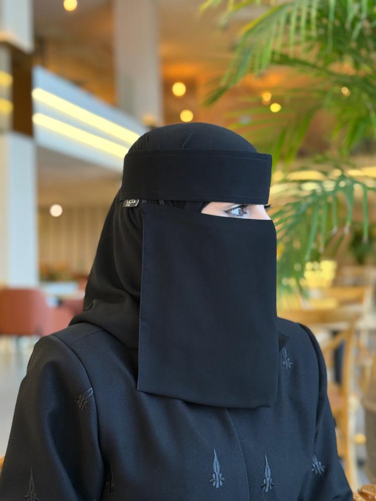 نقاب كوري مغاطين وسط مقوى