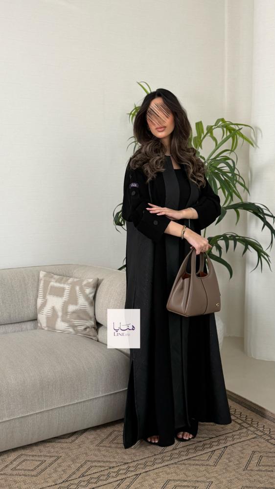 عباية بهيه بقماش كريب ملكي مع تدخيلات جاكار مزينه بازره جاكار في الاكمام