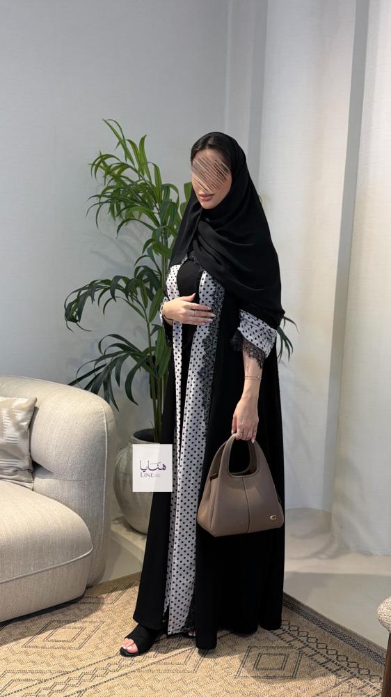 عباية اميره بقماش كريب ملكي مزينه بكلفه وشيفون منقط من الامام والاكمام