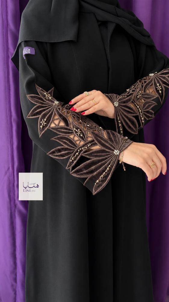 عباية ذوق بقماش كريب سيراميك بتطريز بالكم مع شك