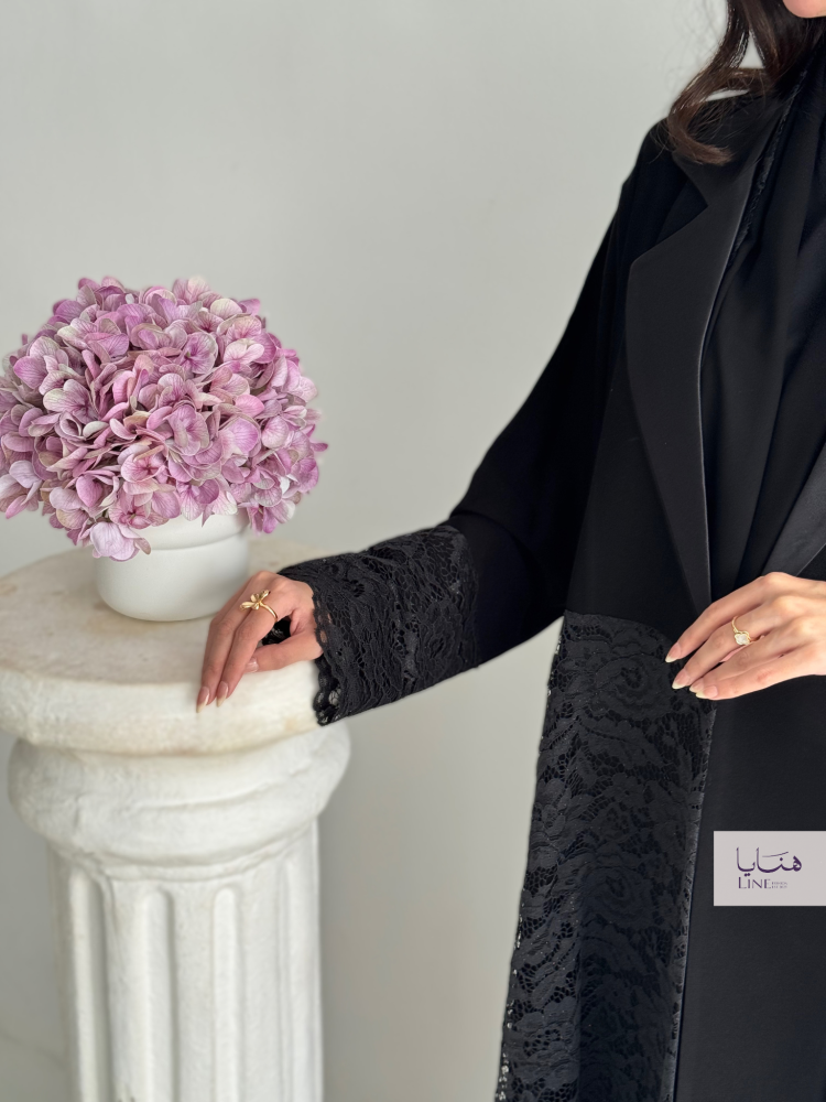 عباية هناي قماش ملكي ودانتيل