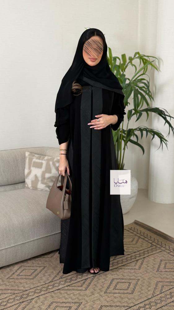 عباية بهيه بقماش كريب ملكي مع تدخيلات جاكار مزينه بازره جاكار في الاكمام