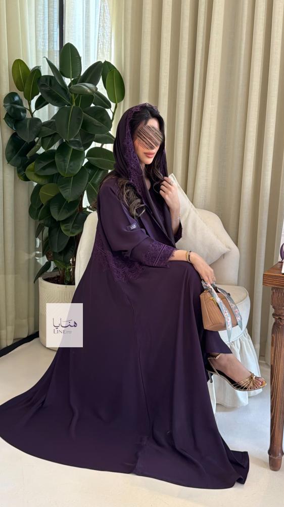 عباية نسيم بقماش كريب احساس مزينه بكلفه مع فستان داخلي بنفسجي