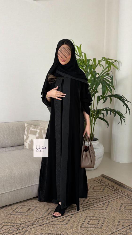 عباية بهيه بقماش كريب ملكي مع تدخيلات جاكار مزينه بازره جاكار في الاكمام