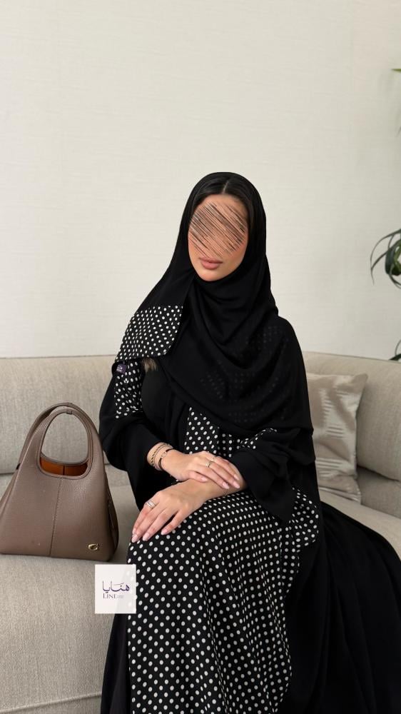 عباية تولاي بقماش كوبرا مع شيفون منقط ابيض
