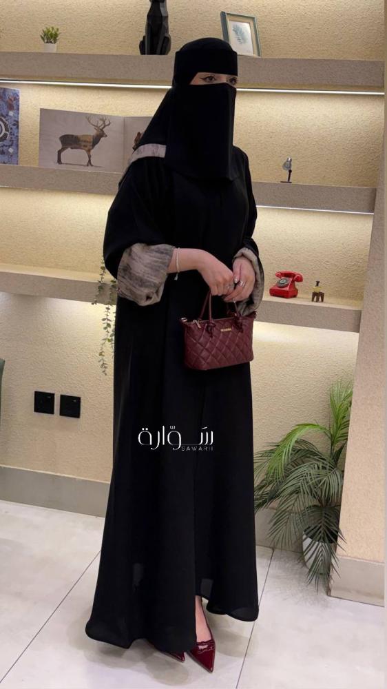 عباية نص كلوش جاكار ملون