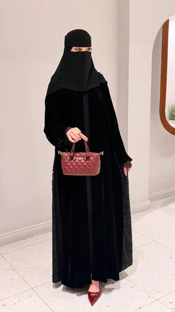 عباية مخمل دانتيل جوانب وكم