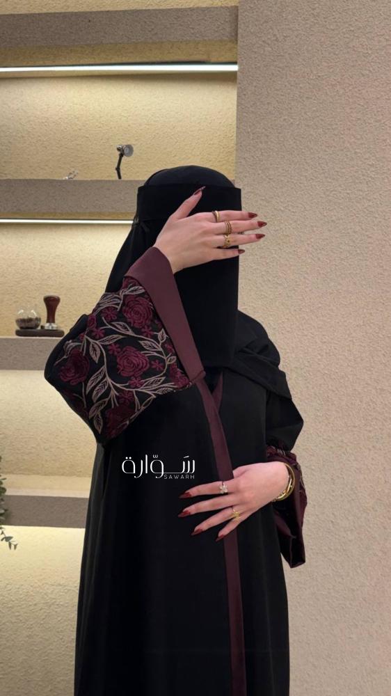 Linen abaya with embroidery of maroon roses