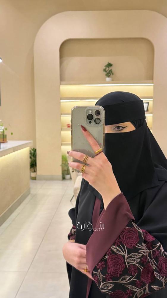 Linen abaya with embroidery of maroon roses