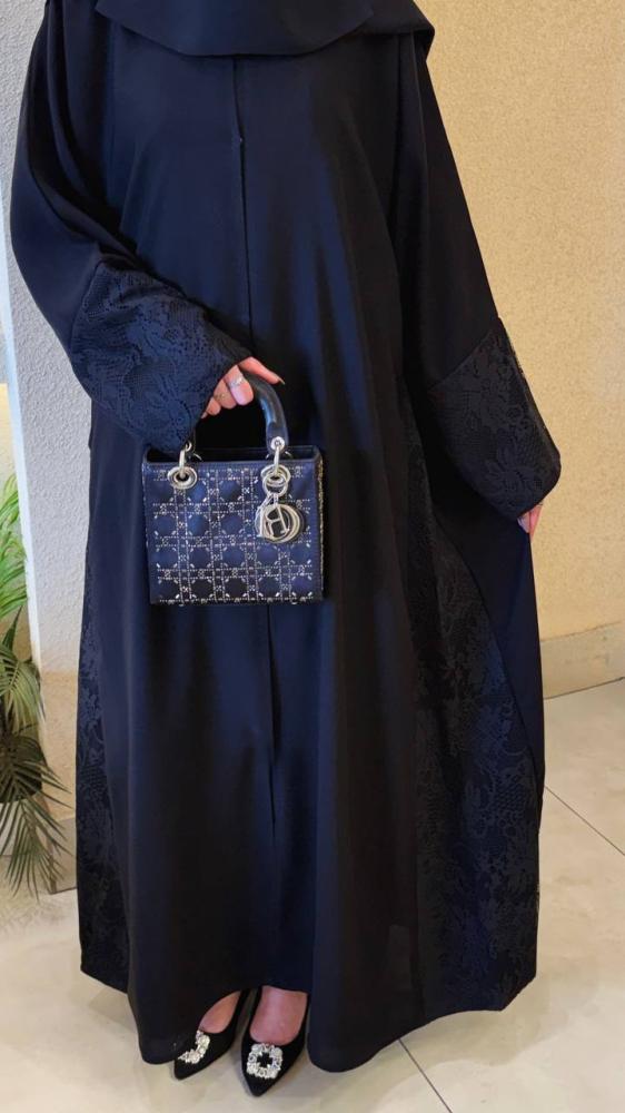 عباية دانتيل كم وجوانب راقية