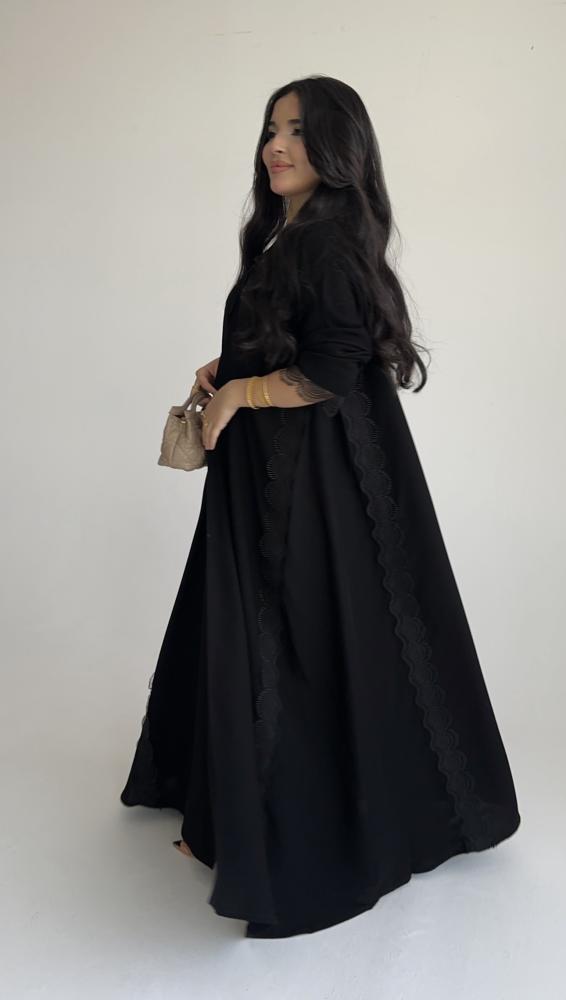 عباية لارا