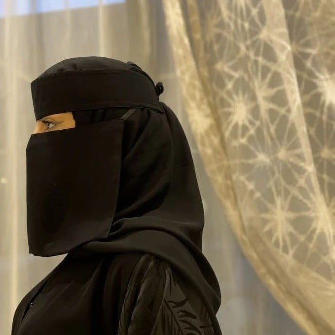 نقاب قصير