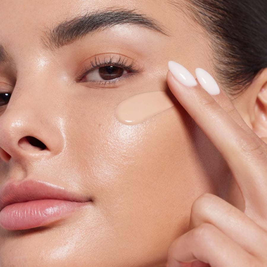 لوكا بيوتي كريم أساس 01 لاتيه فاتح كريم أساس بتغطية كاملة وثبات طويل لتوحيد لون البشرة وإخفاء العيوب