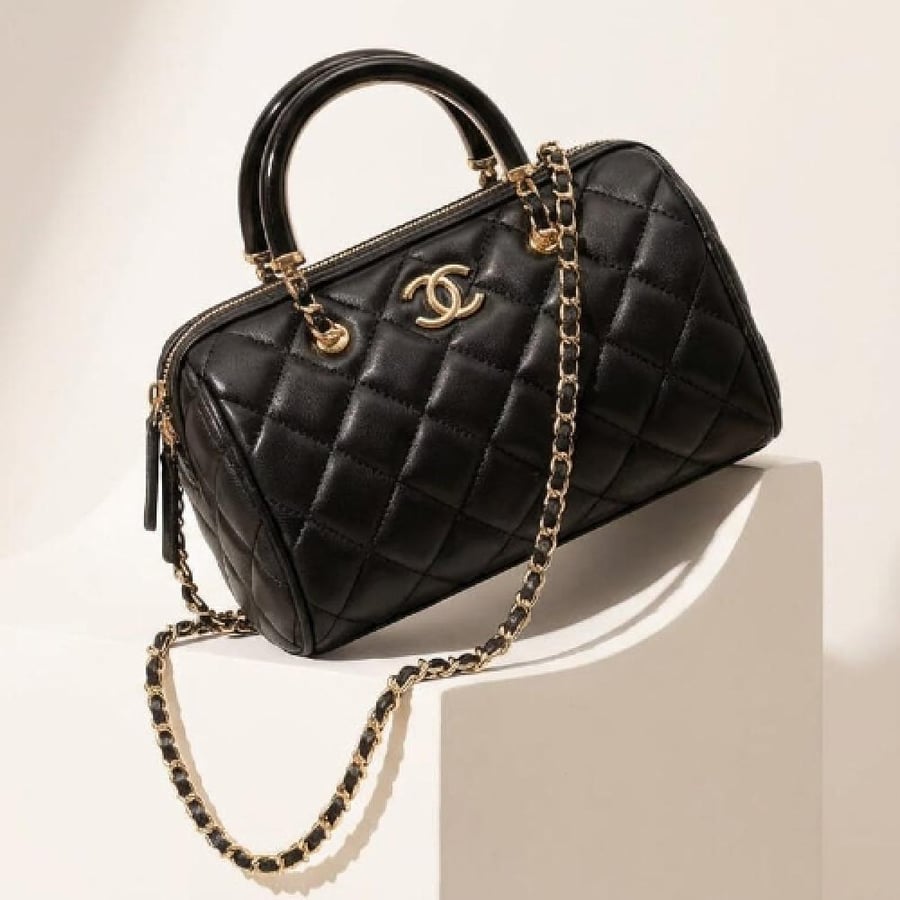 Luxury Chanel bag – elegant design with a classic touch. Master quality