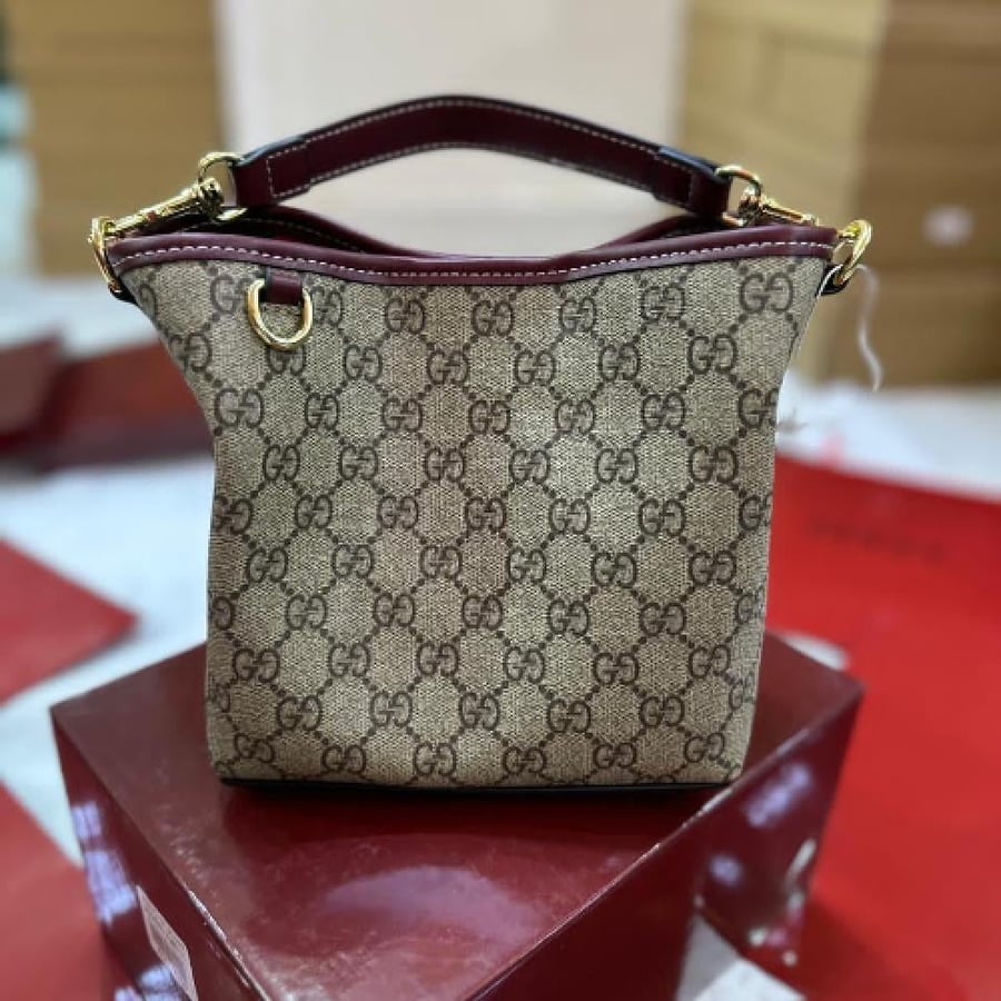 Gucci women's bag with classic GG pattern master quality