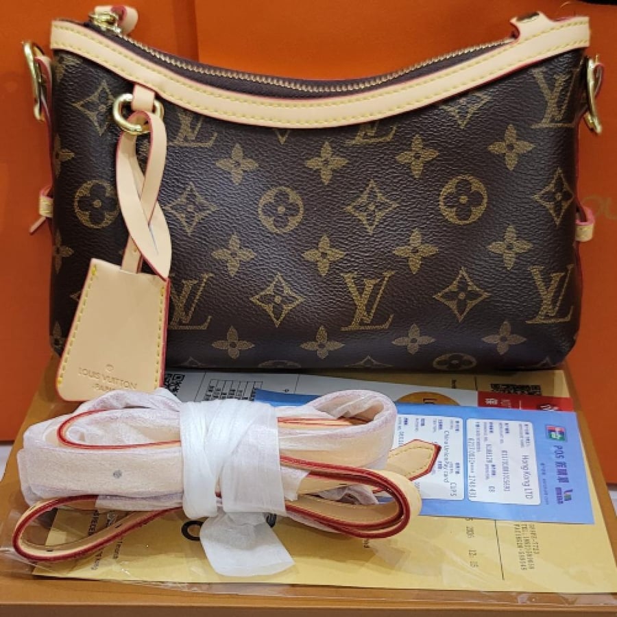 شنط يد لويس فيتون LV بتصميم أنيق وعصري