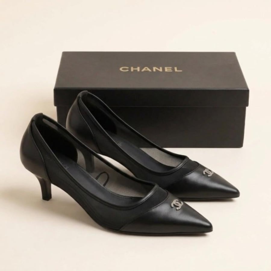 Classic women's heel from Chanel CHANEL, timeless elegance with luxurious details, master quality