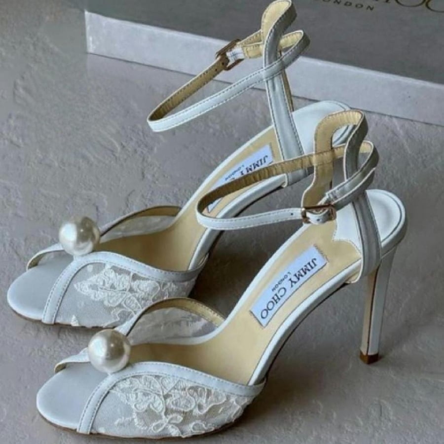 كعب Jimmy Choo عالٍ  فخامة تليق بإطلالاتك