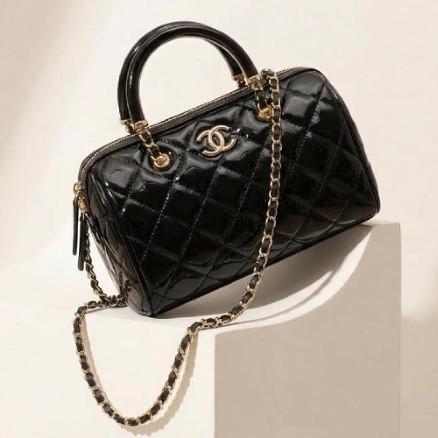 Luxury Chanel bag – elegant design with a classic touch. Master quality