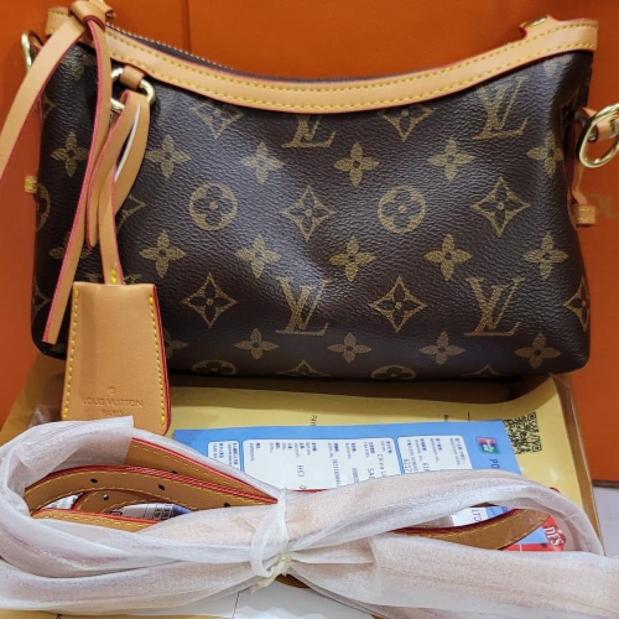شنط يد لويس فيتون LV بتصميم أنيق وعصري