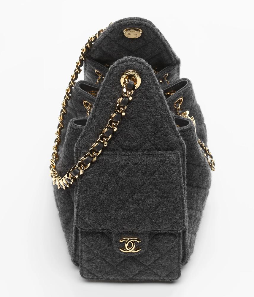 حقيبة CHANEL 25 صغيرة   لباد من الصوف، معدن ذهبي اللون  رمادي داكن