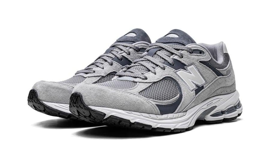 New Balance سنيكر بدون رقبة 2002R
