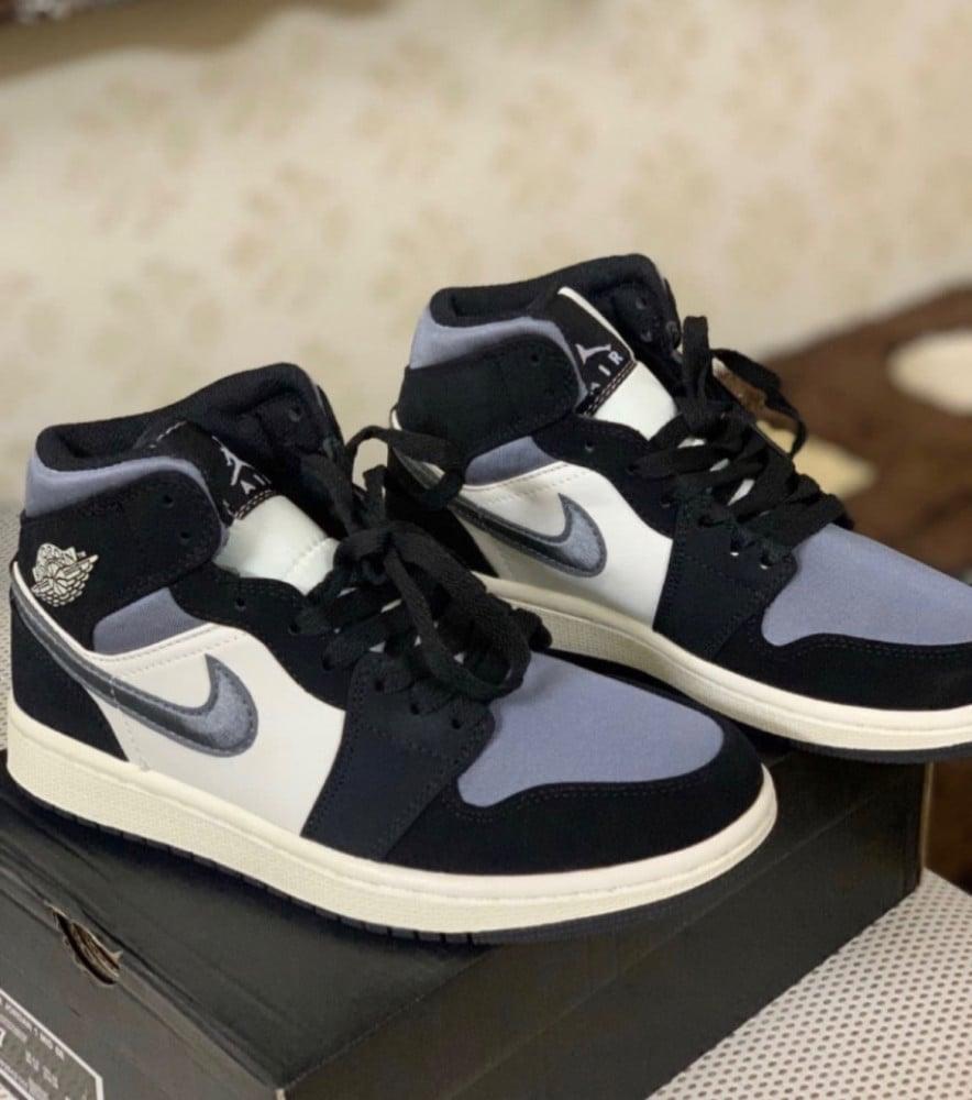 Air Jordan 1 Mid SE Satin Smoke Grey